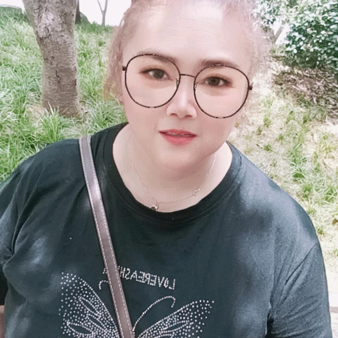 小熊陪你看月亮