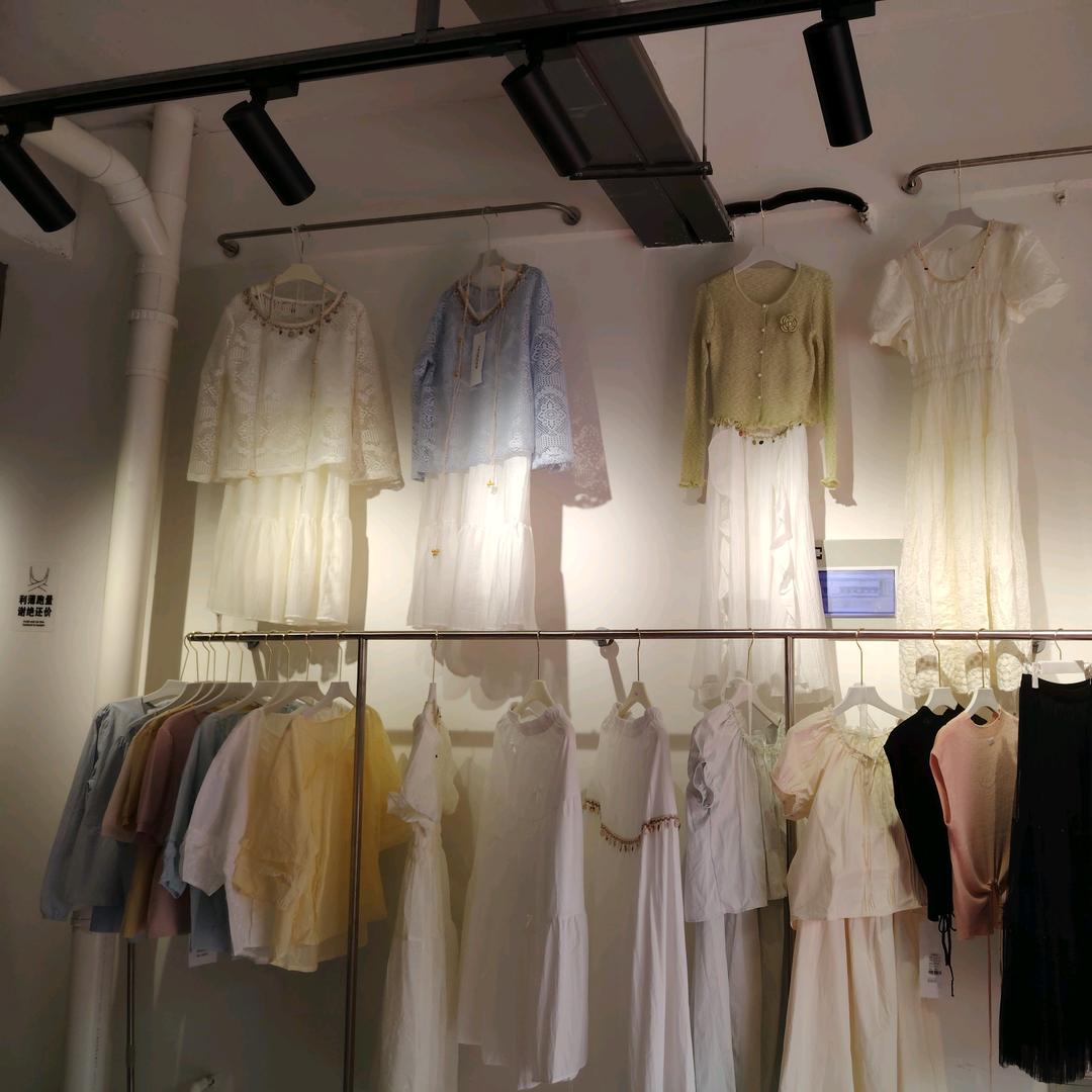 姝美女时装店