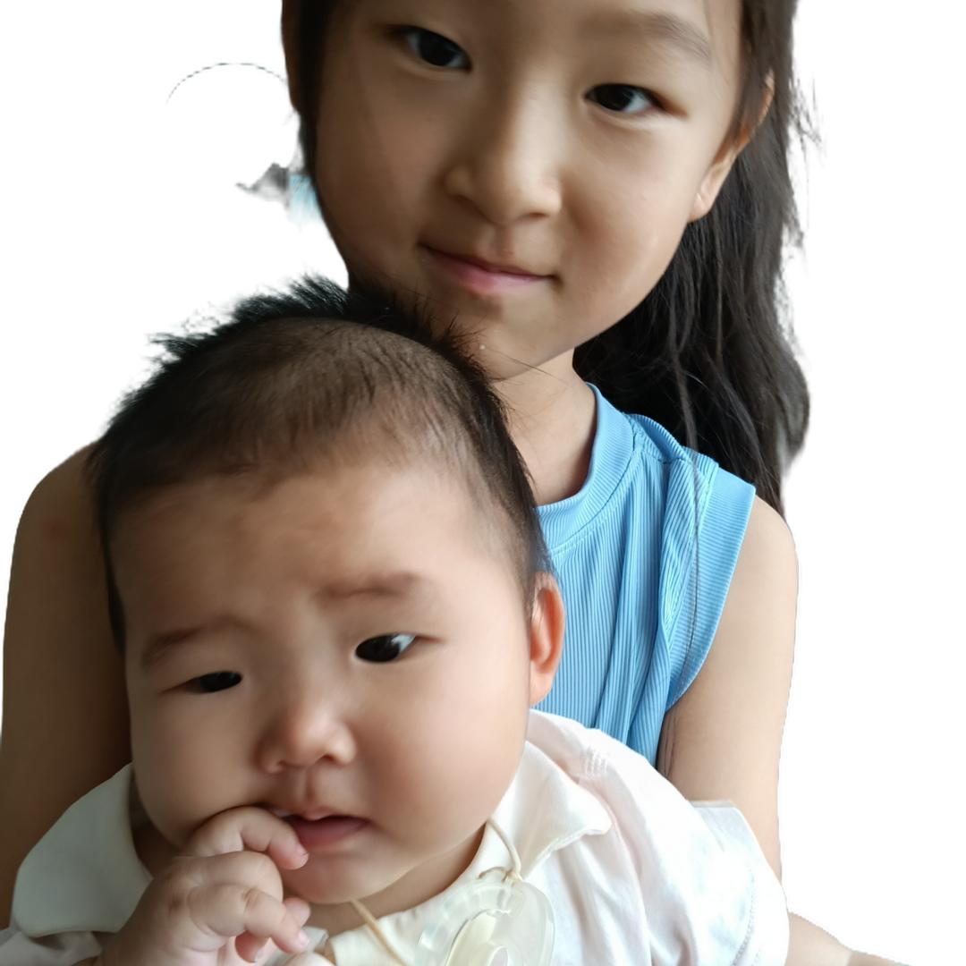 奶奶的俩个宝宝