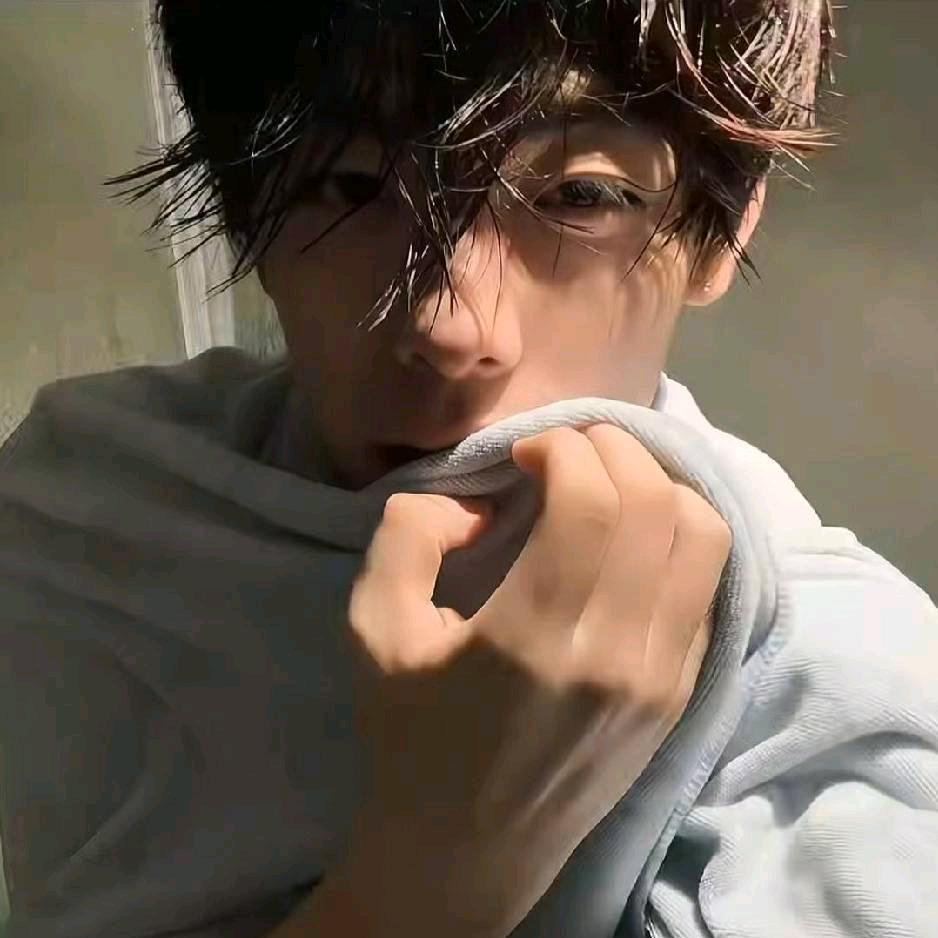 皛