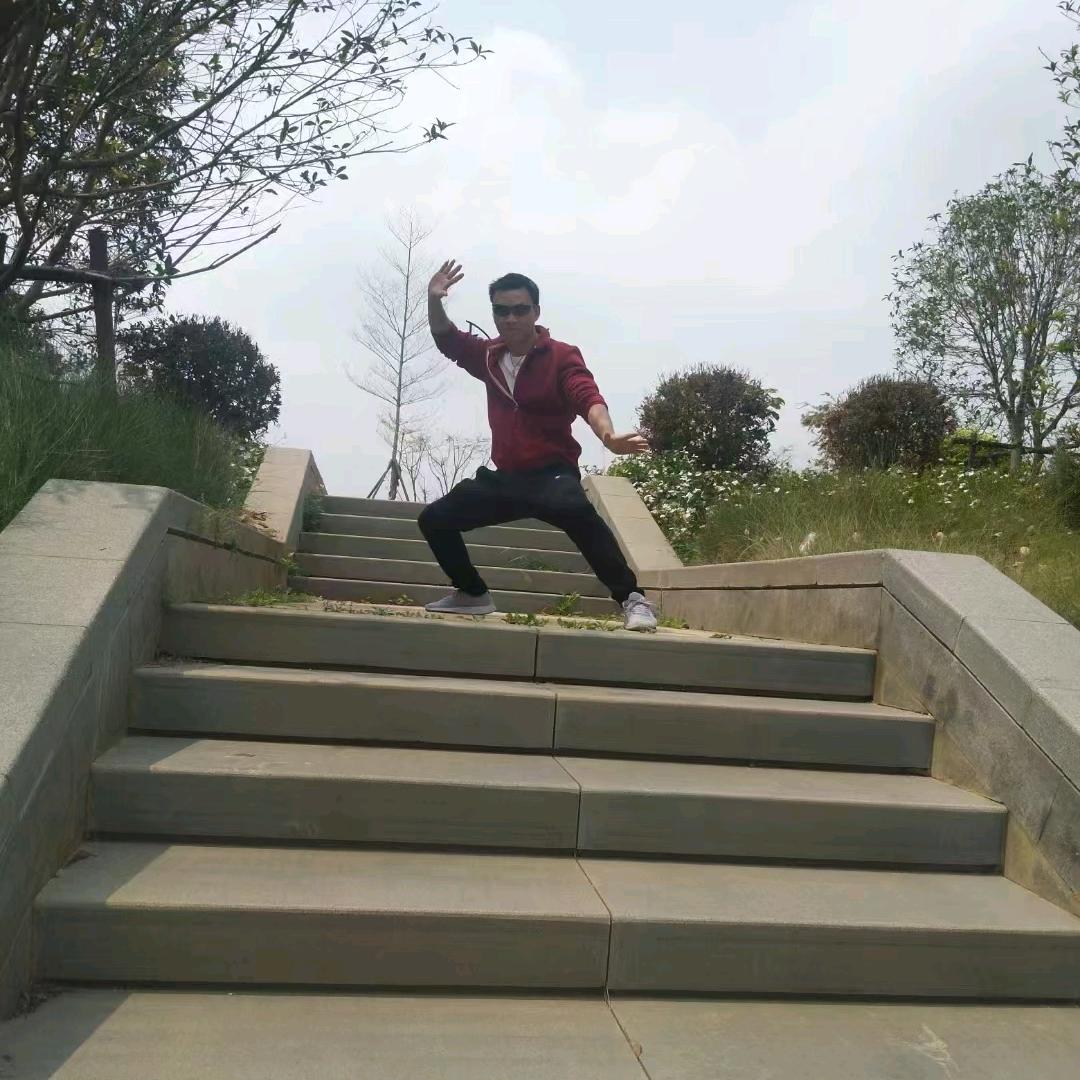华