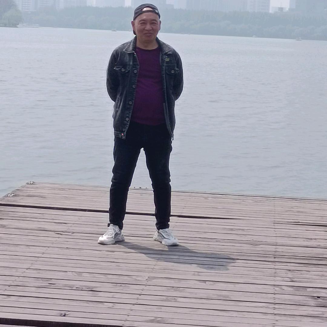 苦，就去甘蔗地里蹲