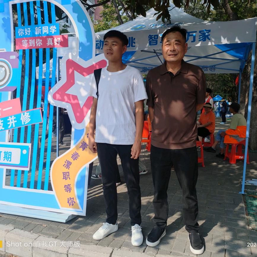 张磊.
