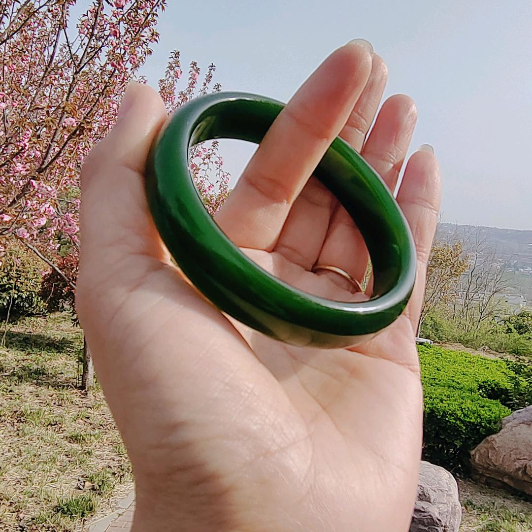 玉洁冰清珠宝手镯