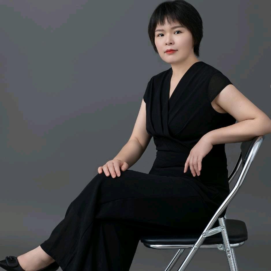 鹿邑时尚魅影化妆学校金子老师