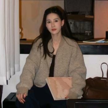 何荷Haley-日常穿搭分享