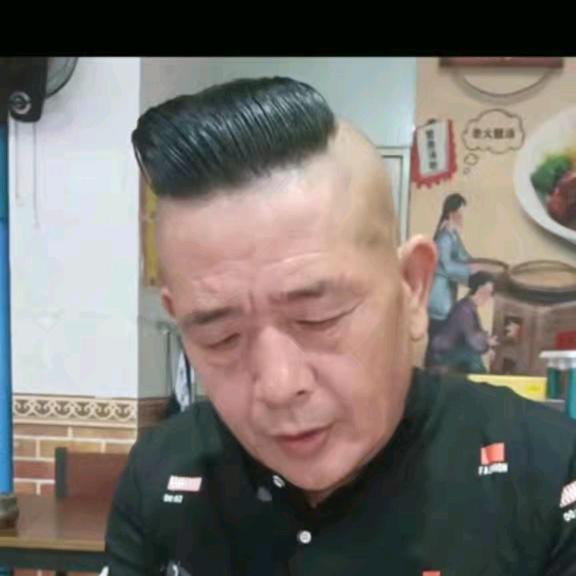 跑网络车的华哥，喜欢唱歌🎤跑调版！中