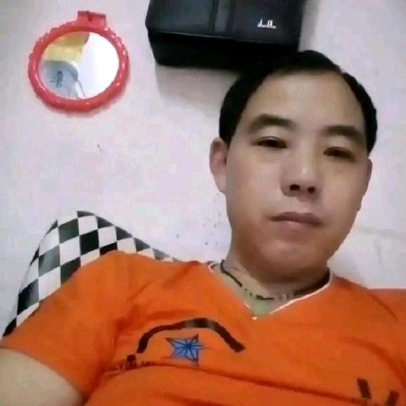邵铃玉。聊天主播