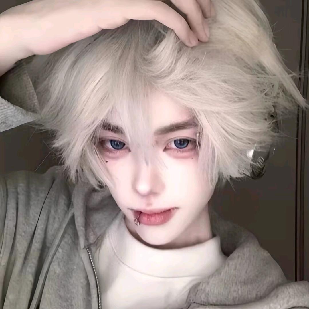 ┗┃・ ■ ・┃┛
