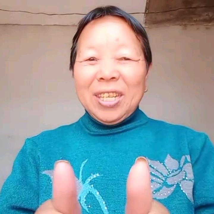 洚妞奶奶 主播 晚 8点8分开播