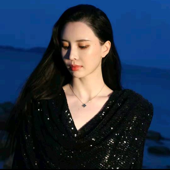 菠萝宝宝 Yuna 爆款穿搭
