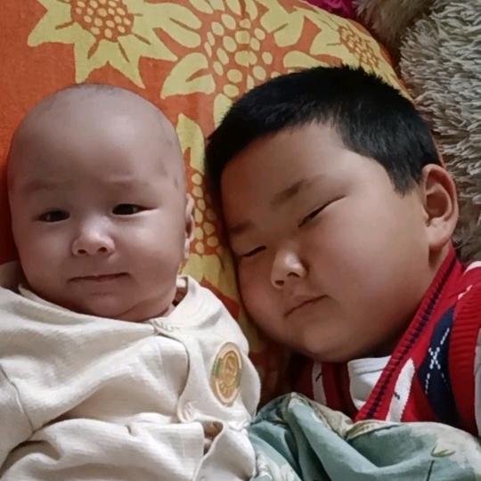 哥哥和弟弟（带娃中）