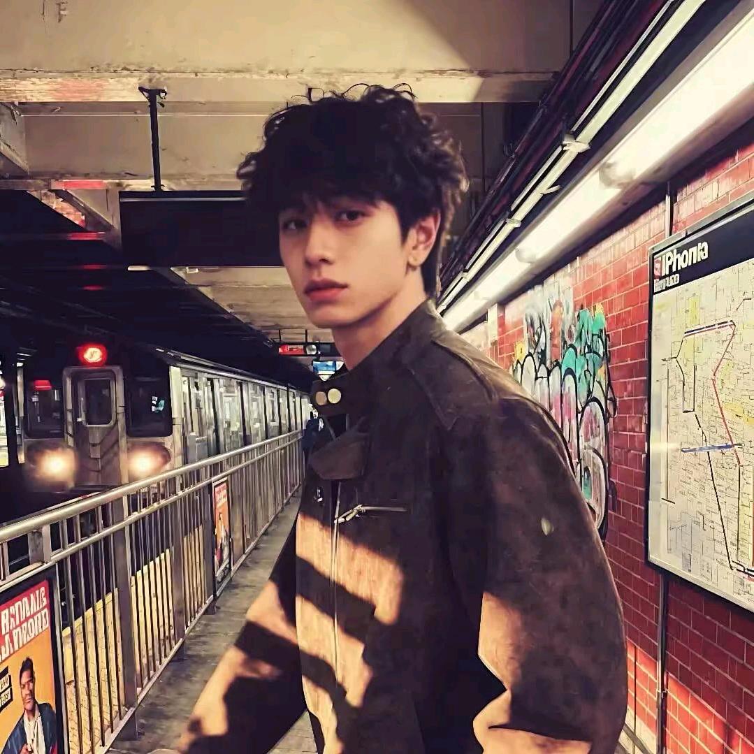 新人不知我过往，旧人不知我近况