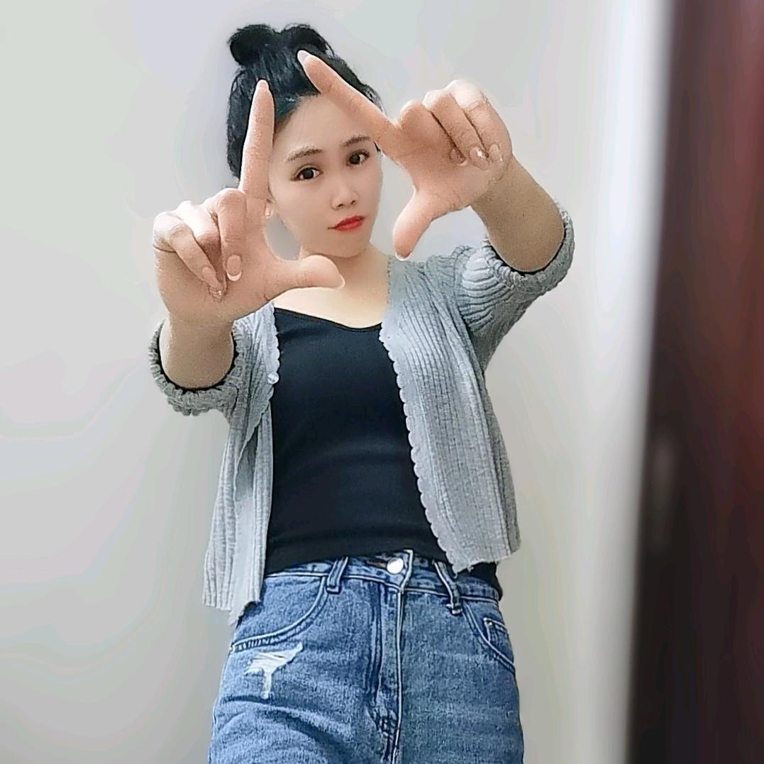 夏小小 .