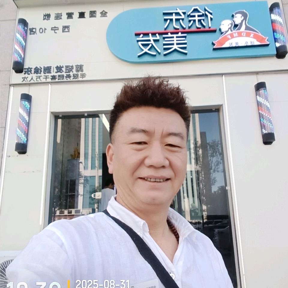 徐东美发西宁10店店长 陈斌