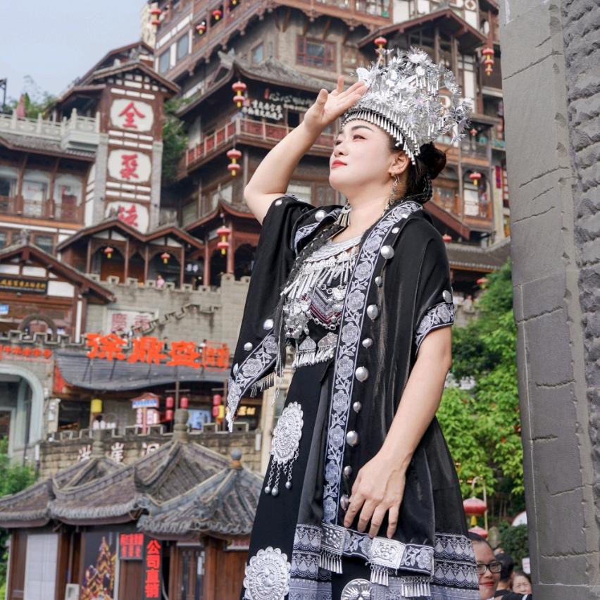 👉（回头狼）霞姐