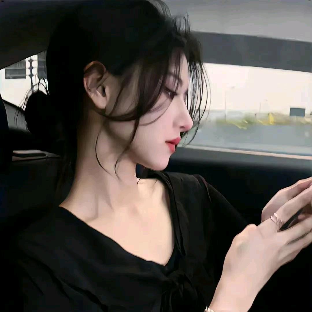 ☘️月下花影浅笑不语🌱