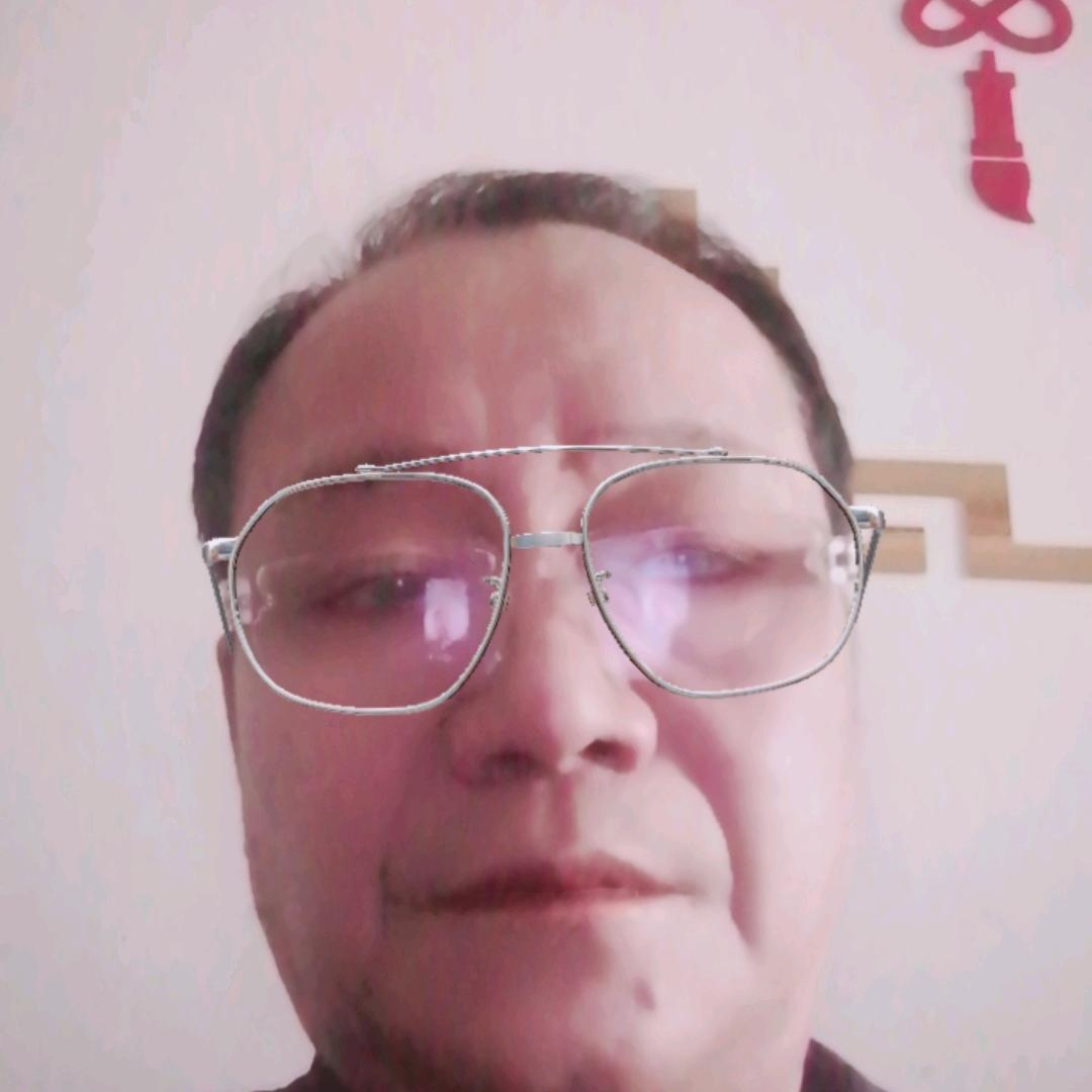 喜欢五叶薯的闫四方头像