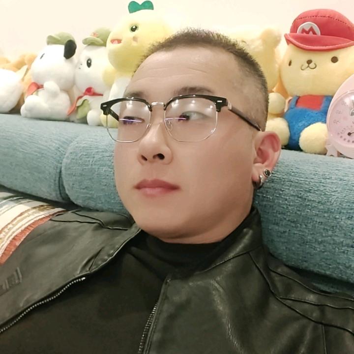 《君莫笑》钛钢直男