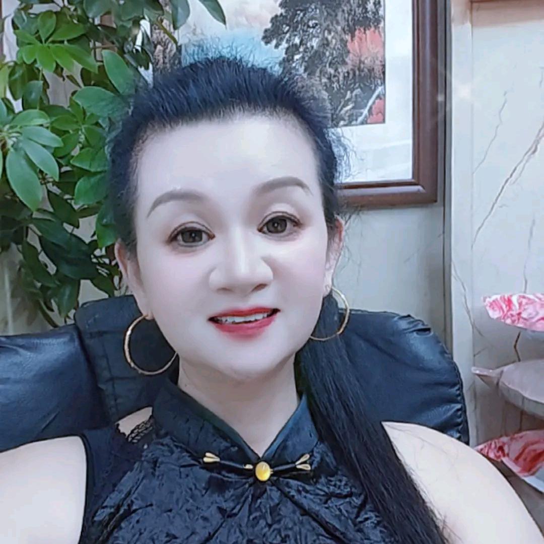爱心宠物店老班娘