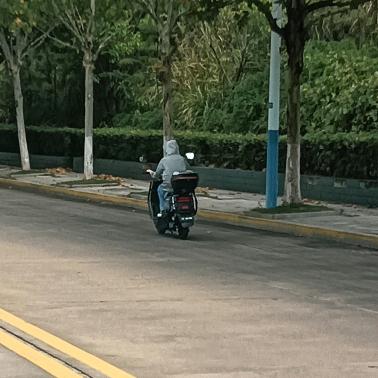 _φ_浅笑(．不语．) ງ໐໐໓ ຖiງ