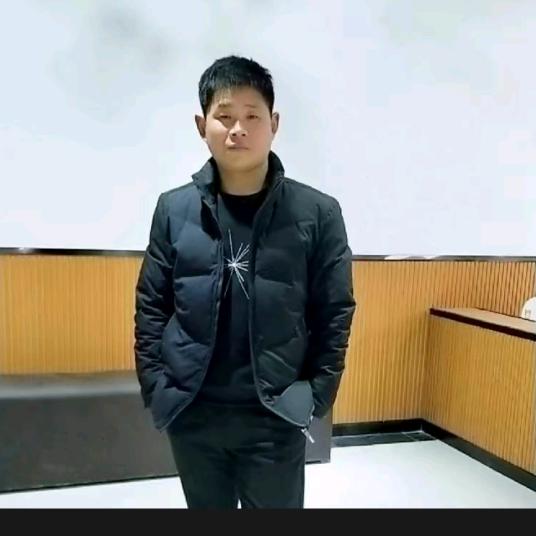 农村老头，唱的希碎。