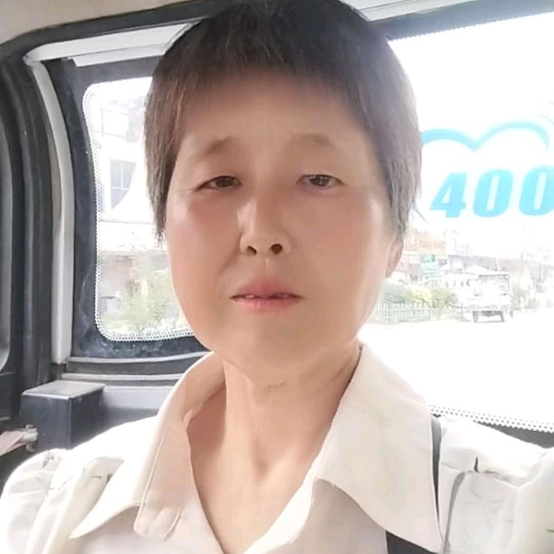 只想做一个知足快乐的人。