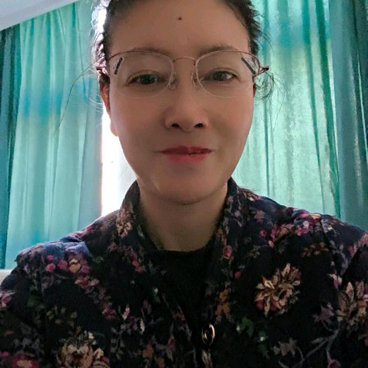 芳芳穿搭
