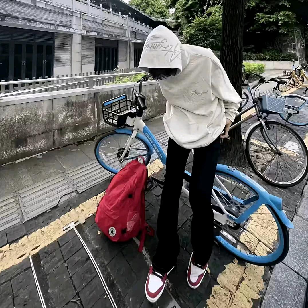少 爷.