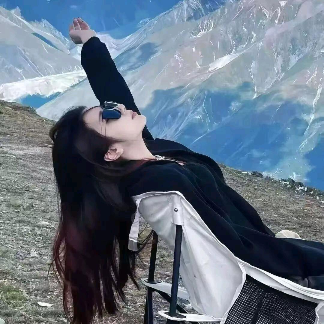 七七°