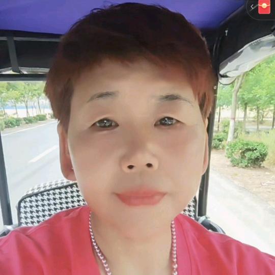 南阳尚彩云在杭州黄龙体育中心做保洁