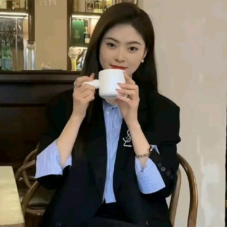 茅台镇 微醺小玲