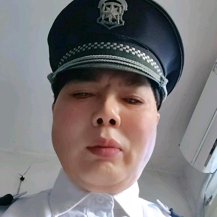 天下美男子早上八点半开播，聊天直播间