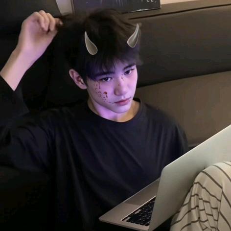 A.鑫（MIL潮牌）✂️