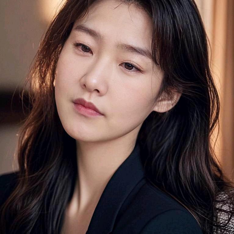 英子