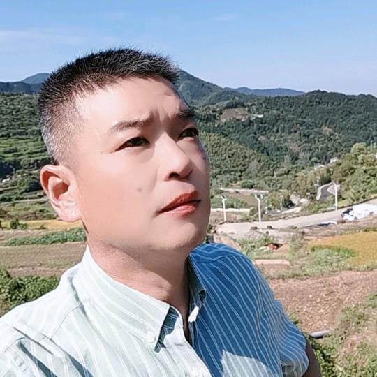 建于磅礴矗立于东