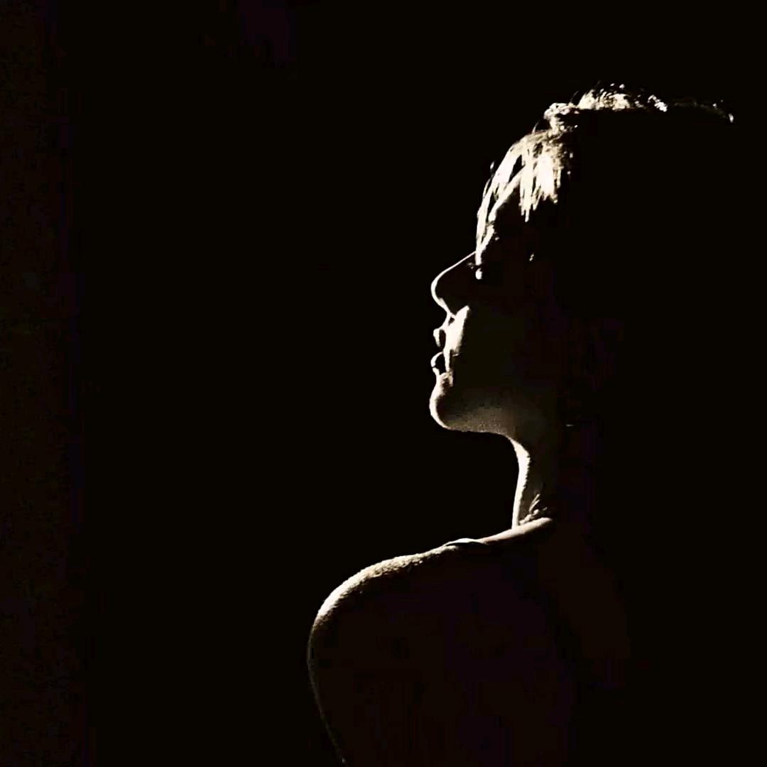 小燕.