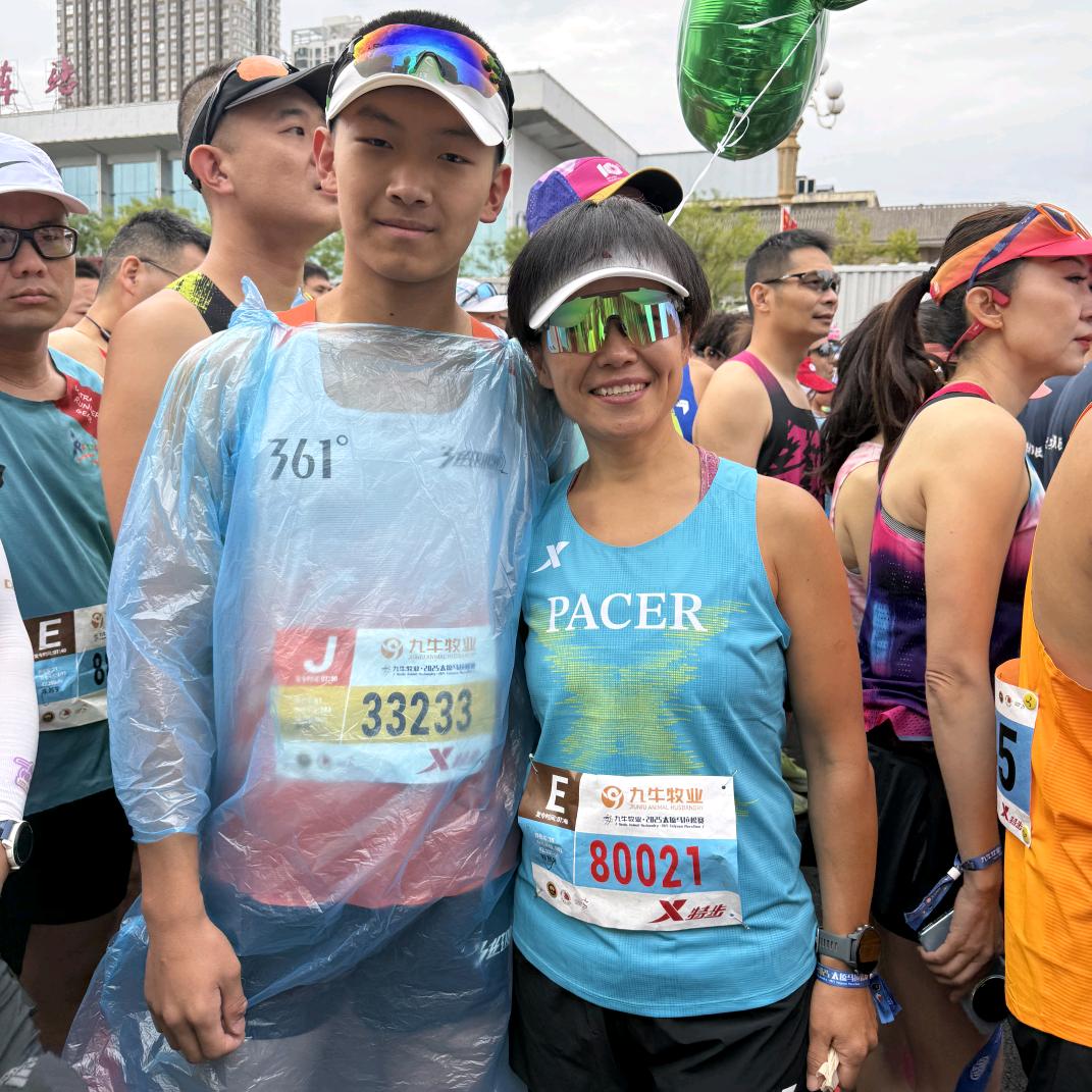 内蒙古青晨体育马拉松俱乐部郭丽琴