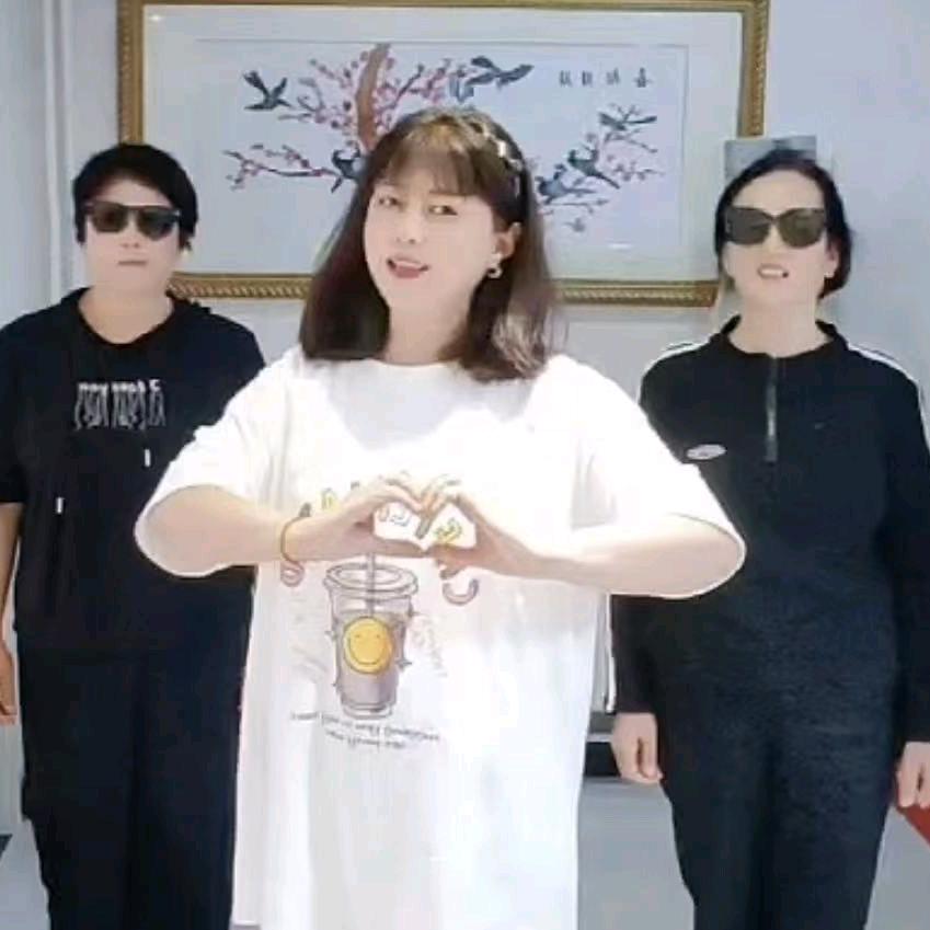 芸里飞个宝😎