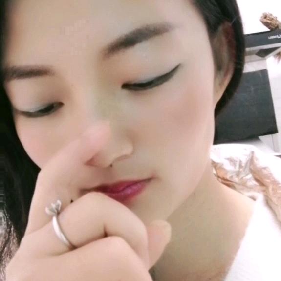 映山紅上的蜜蜂