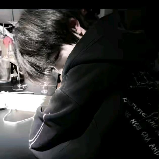 忧郁小巴