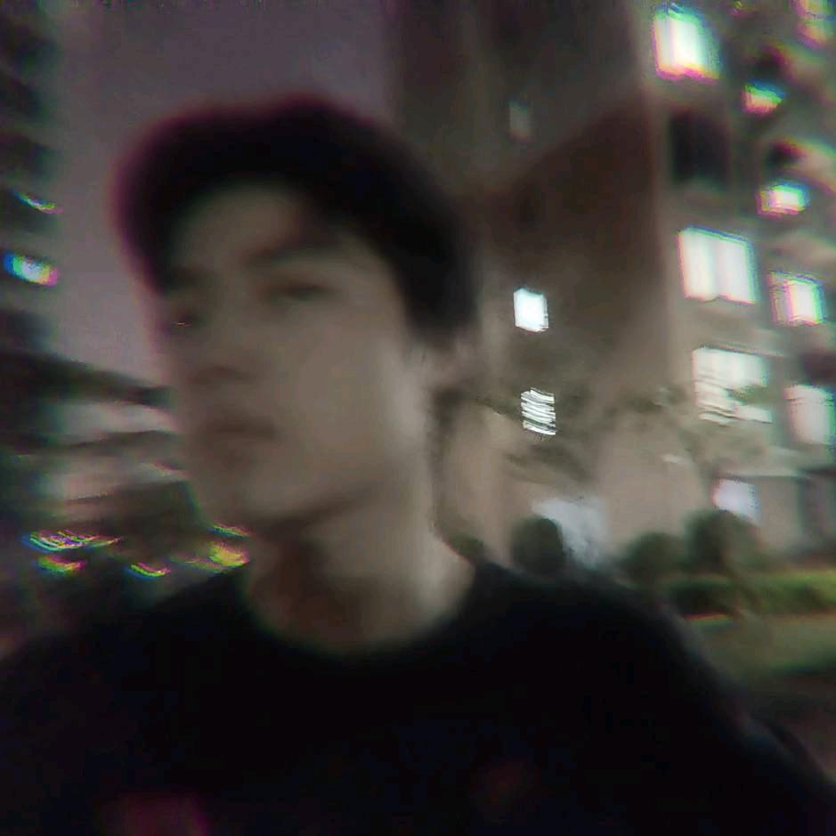 独坐江畔迎啸风