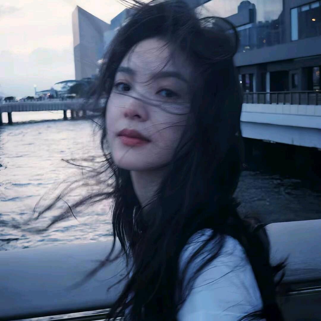章若楠.