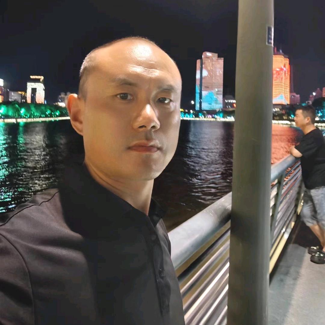 涛哥   幕墙打胶