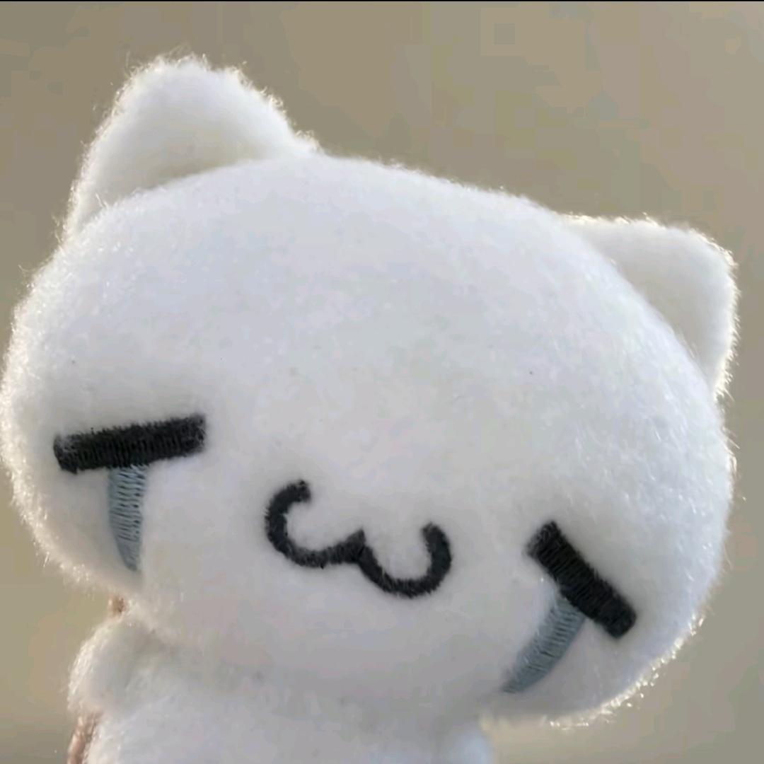 溵梟
