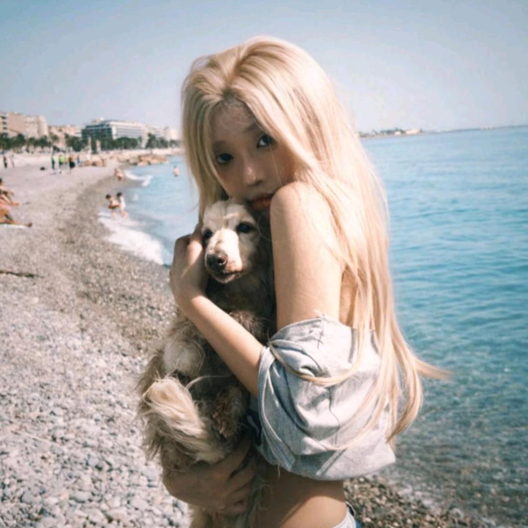 在孝昌卖火鸡面的月月