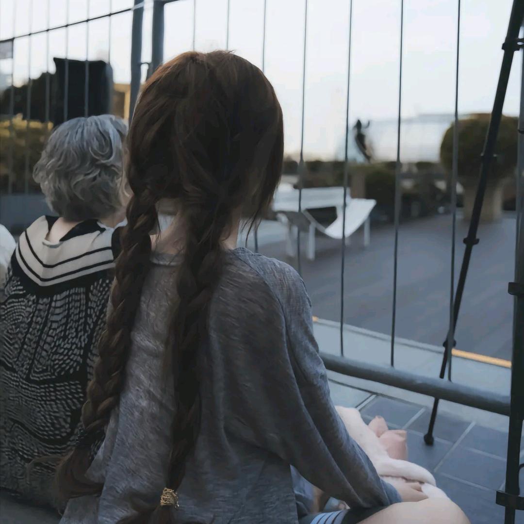 社恐美女龙