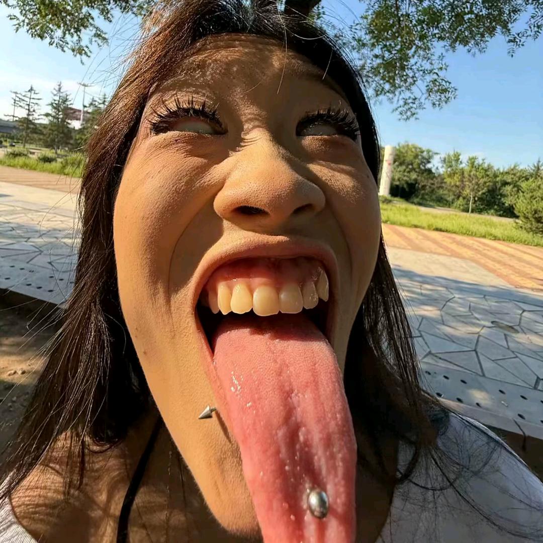 👹