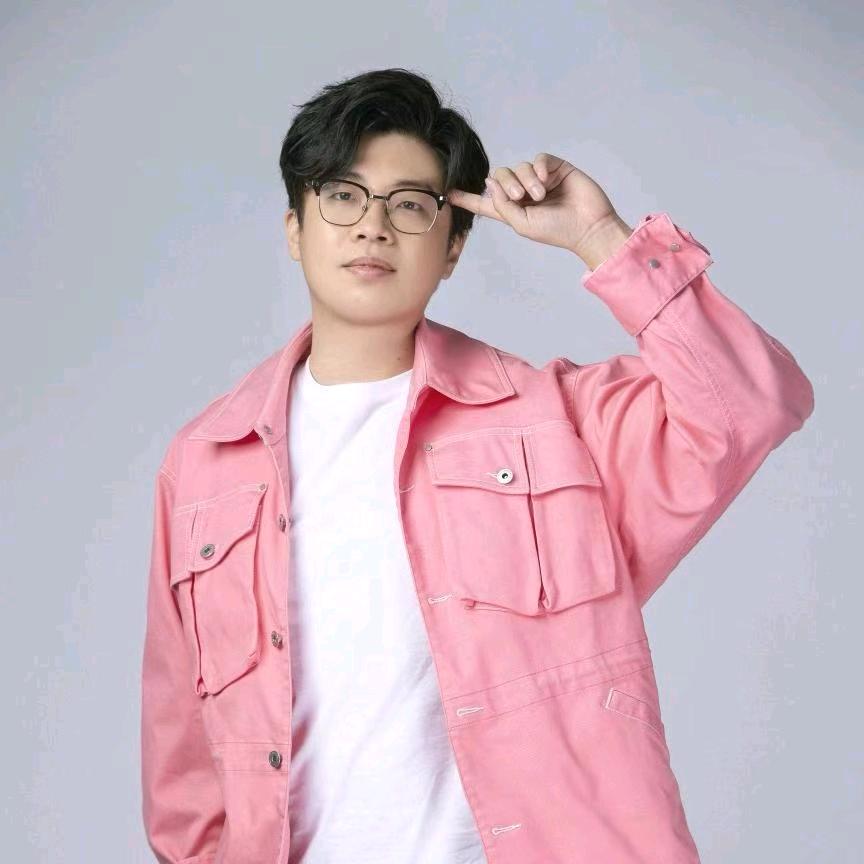 群斐教育-严伯钧AI流量大师