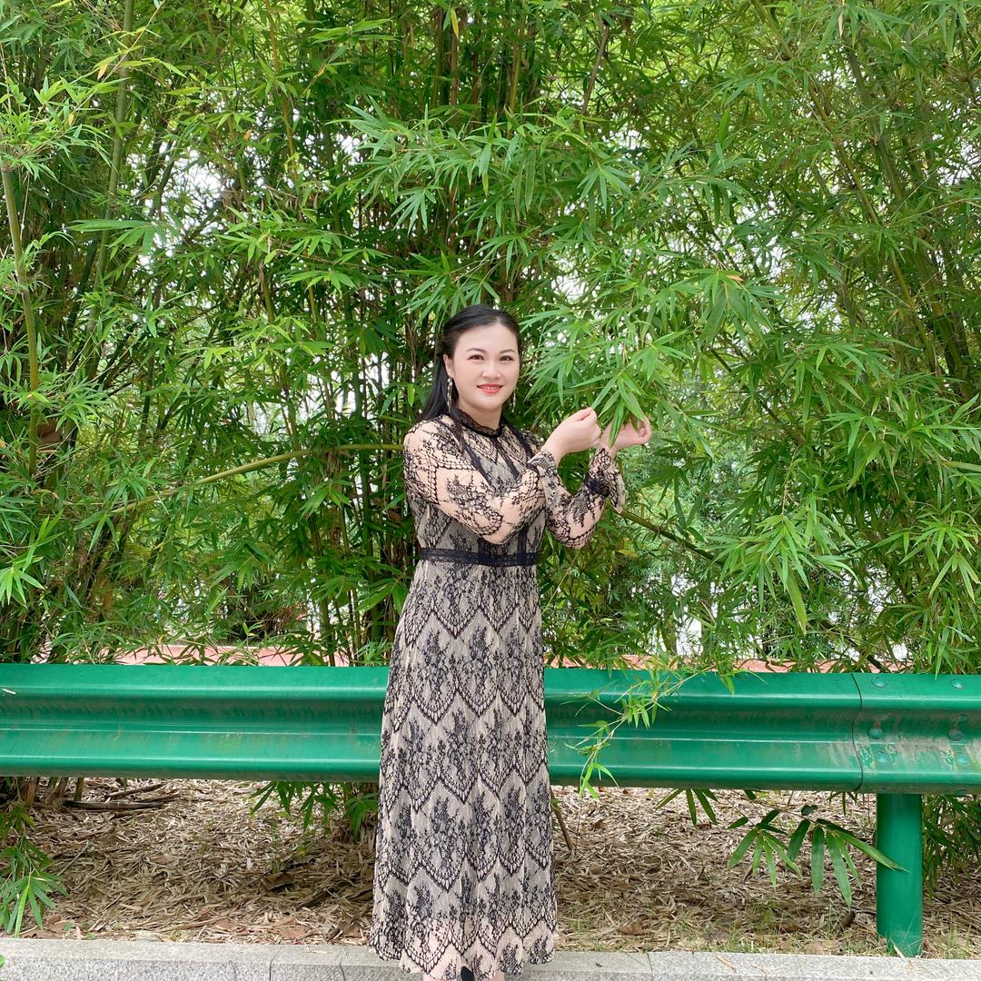 普通的姑娘玲玲